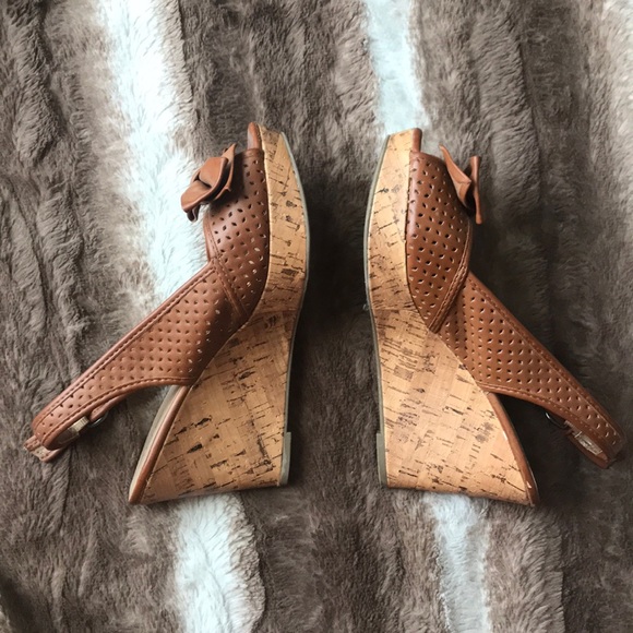 Apt. 9 Brown Wedges. Size 7 - Picture 3 of 8